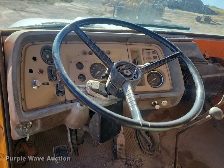 image for item JG9738 1982 Ford LT8000  dump truck