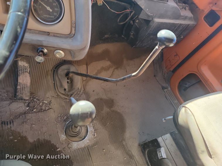 image for item JG9738 1982 Ford LT8000  dump truck