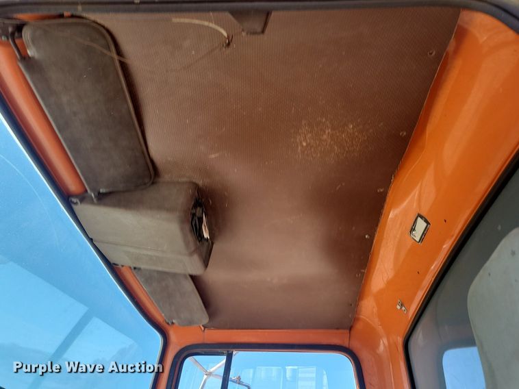 image for item JG9738 1982 Ford LT8000  dump truck