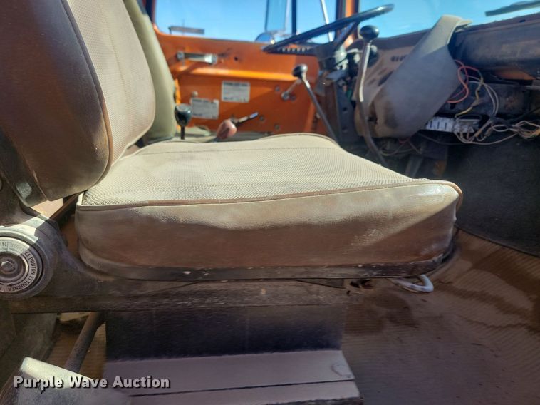 image for item JG9738 1982 Ford LT8000  dump truck