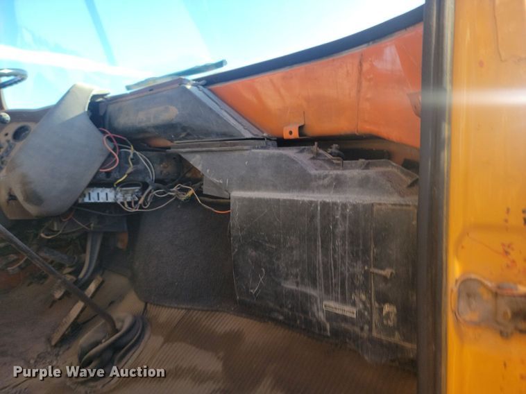 image for item JG9738 1982 Ford LT8000  dump truck