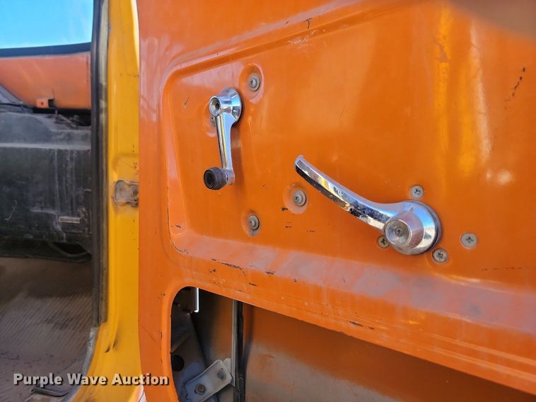 image for item JG9738 1982 Ford LT8000  dump truck