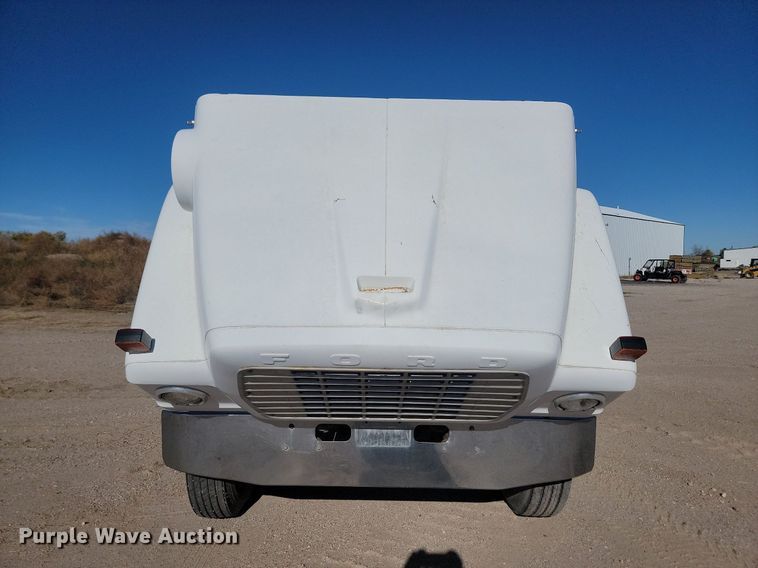 image for item JG9738 1982 Ford LT8000  dump truck