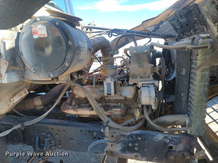 image for item JG9738 1982 Ford LT8000  dump truck