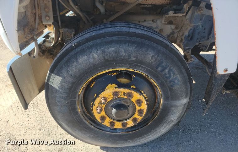 image for item JG9738 1982 Ford LT8000  dump truck