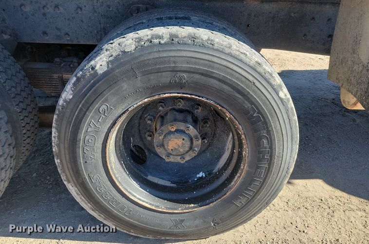 image for item JG9738 1982 Ford LT8000  dump truck