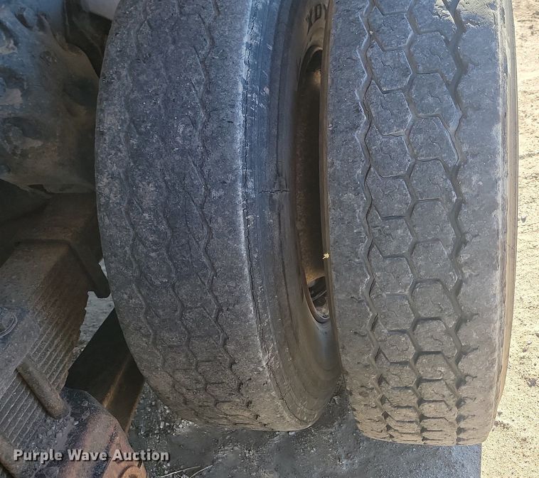 image for item JG9738 1982 Ford LT8000  dump truck