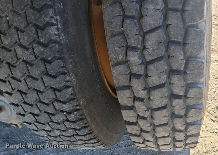 image for item JG9738 1982 Ford LT8000  dump truck