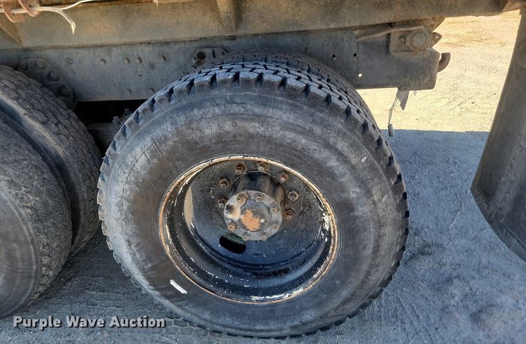 image for item JG9738 1982 Ford LT8000  dump truck