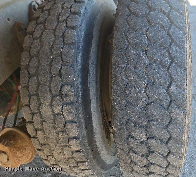 image for item JG9738 1982 Ford LT8000  dump truck