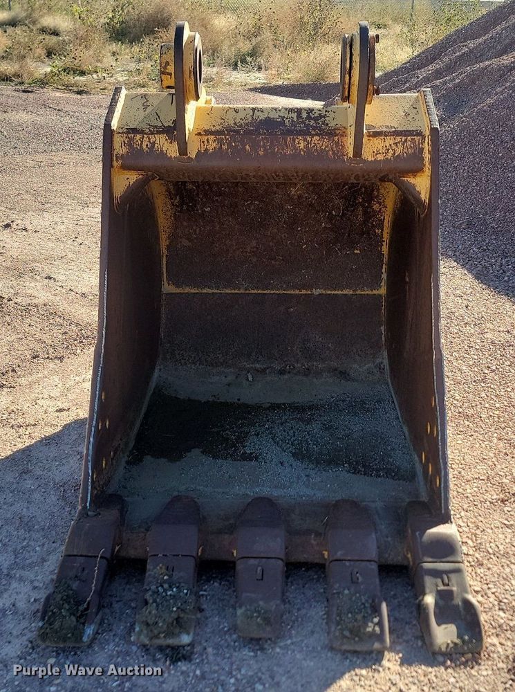 image for item JG9739 John Deere 892  excavator bucket