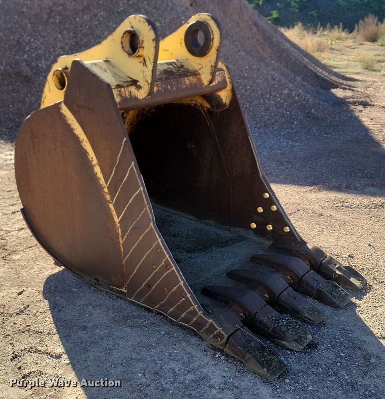 image for item JG9739 John Deere 892  excavator bucket