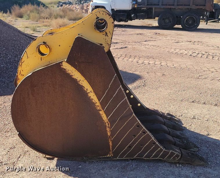 image for item JG9739 John Deere 892  excavator bucket