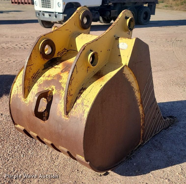 image for item JG9739 John Deere 892  excavator bucket