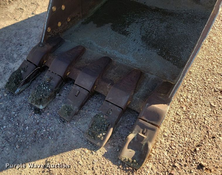 image for item JG9739 John Deere 892  excavator bucket