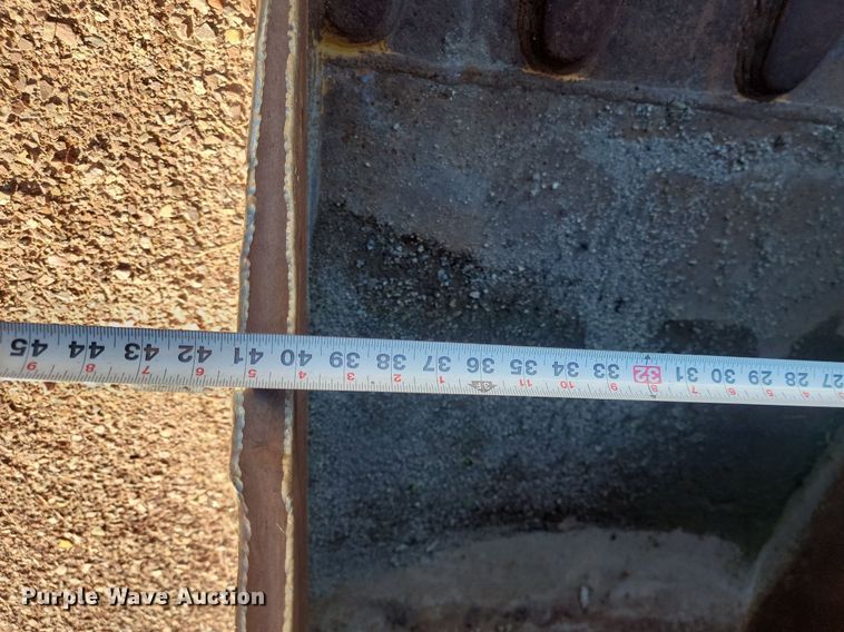 image for item JG9739 John Deere 892  excavator bucket