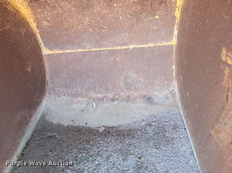 image for item JG9739 John Deere 892  excavator bucket