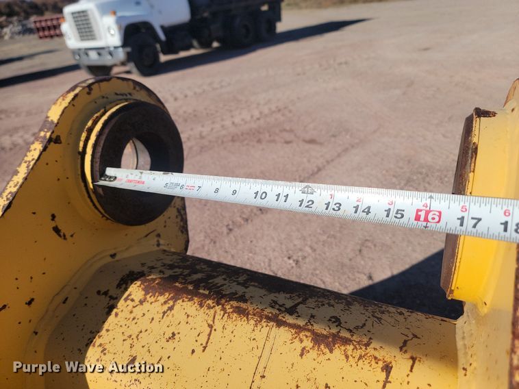 image for item JG9739 John Deere 892  excavator bucket