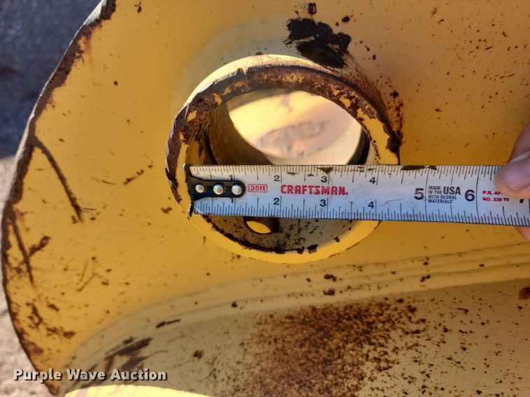 image for item JG9739 John Deere 892  excavator bucket