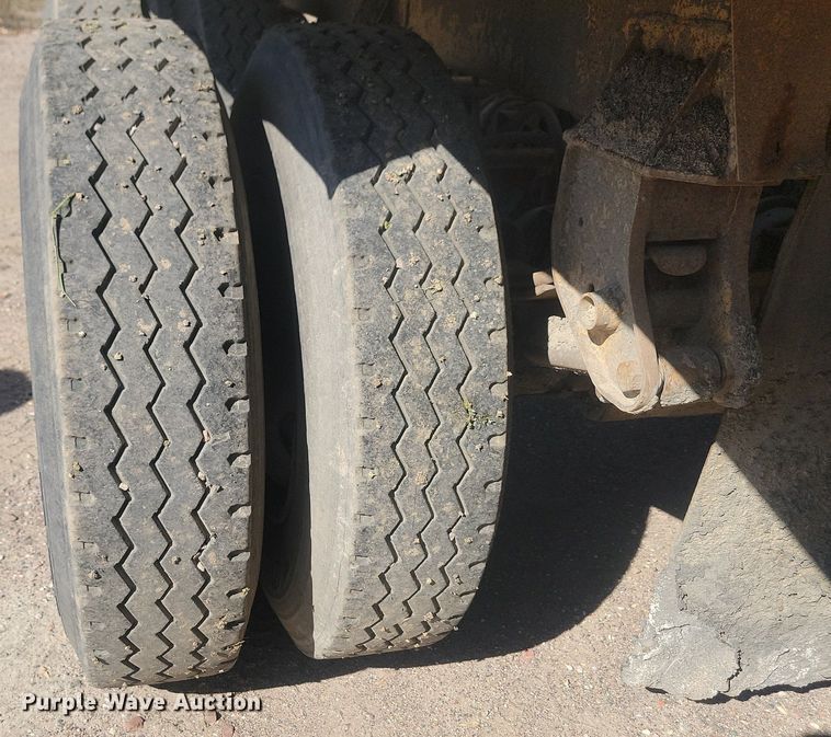 image for item JG9779 1996 Corn Belt Mfg.  bottom dump trailer