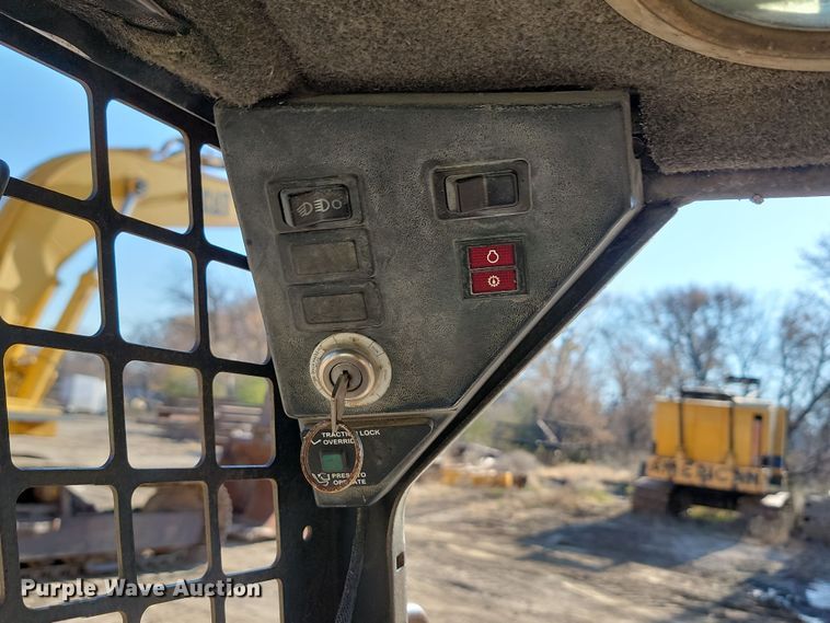 image for item JW9565 1999 Bobcat 751  skid steer loader