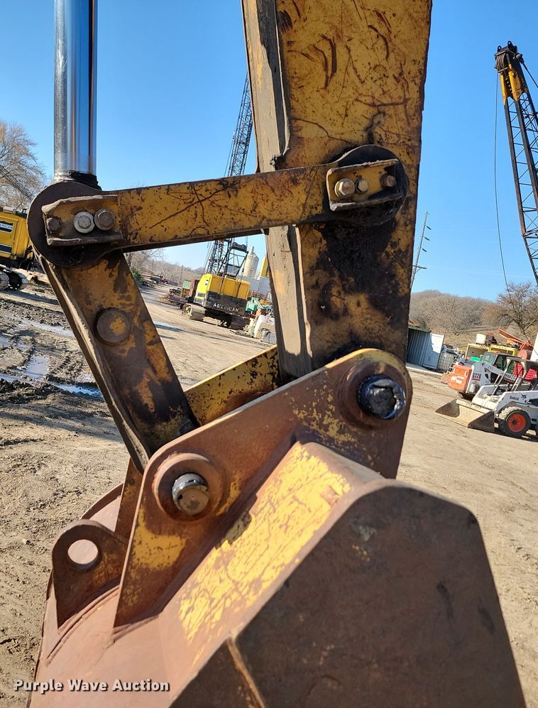 image for item JW9566 1991 Caterpillar 231D LC  excavator