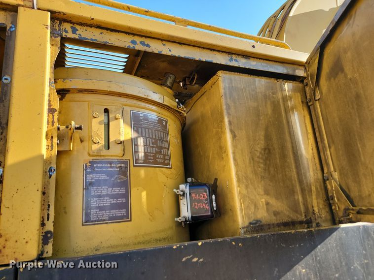 image for item JW9566 1991 Caterpillar 231D LC  excavator