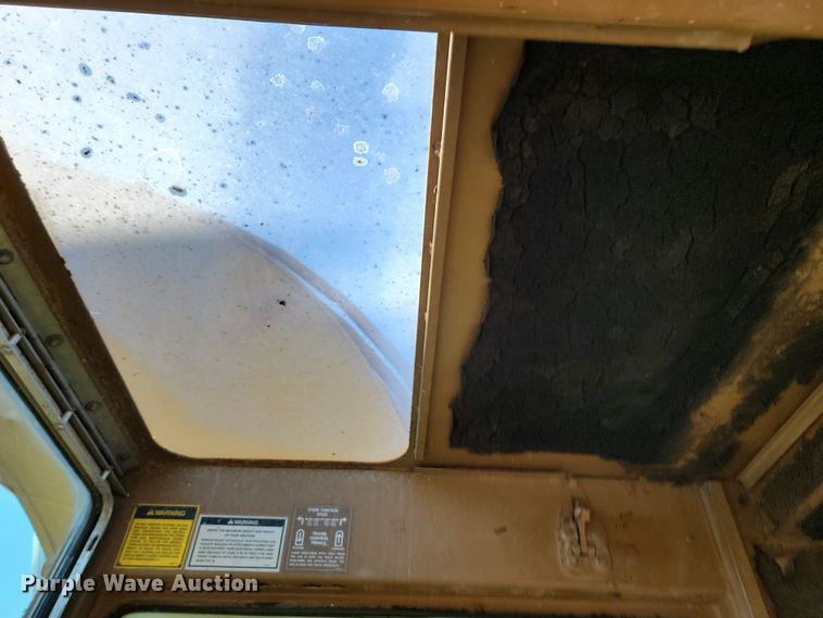 image for item JW9566 1991 Caterpillar 231D LC  excavator