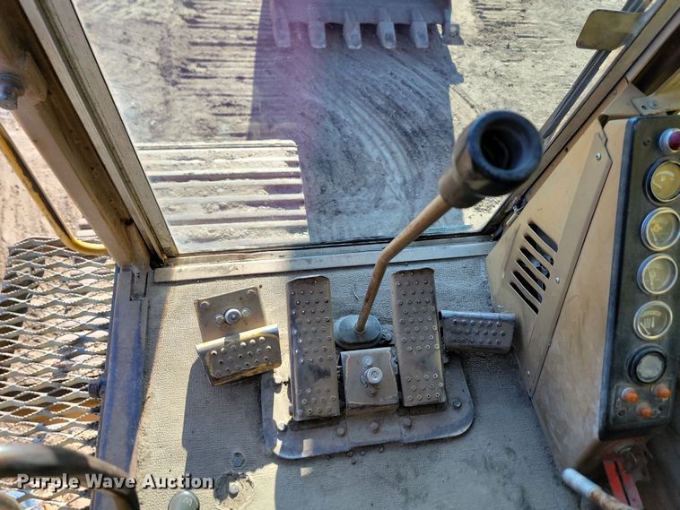 image for item JW9566 1991 Caterpillar 231D LC  excavator