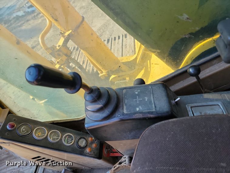 image for item JW9566 1991 Caterpillar 231D LC  excavator