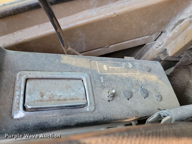 image for item JW9566 1991 Caterpillar 231D LC  excavator