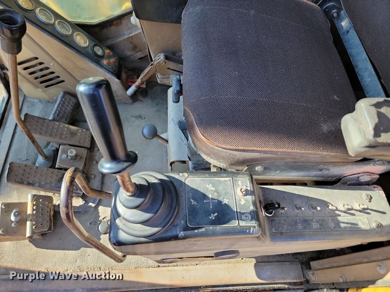 image for item JW9566 1991 Caterpillar 231D LC  excavator