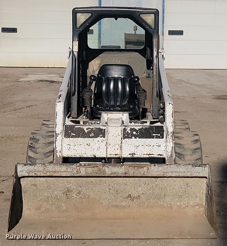 image for item JW9567 2002 Bobcat 763  skid steer loader