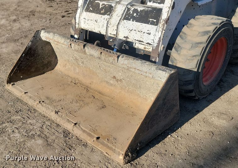 image for item JW9567 2002 Bobcat 763  skid steer loader
