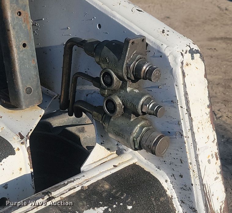 image for item JW9567 2002 Bobcat 763  skid steer loader