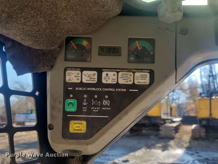 image for item JW9567 2002 Bobcat 763  skid steer loader