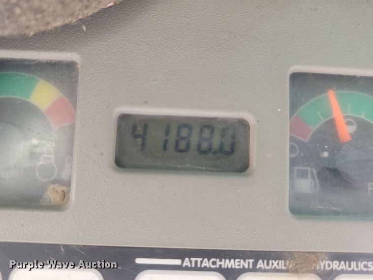 image for item JW9567 2002 Bobcat 763  skid steer loader