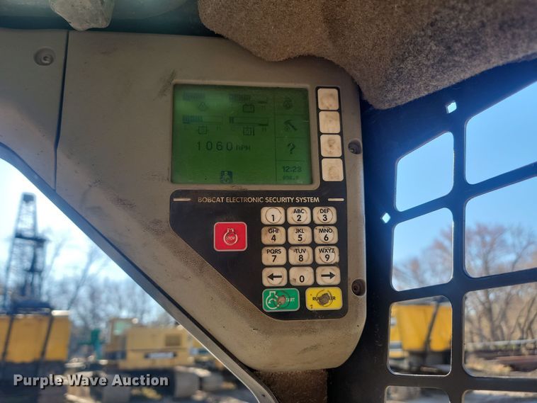 image for item JW9567 2002 Bobcat 763  skid steer loader