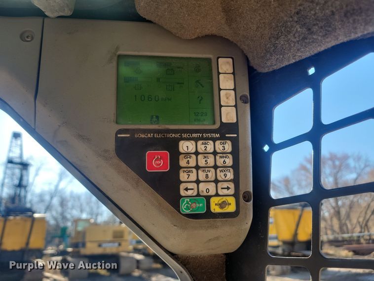 image for item JW9567 2002 Bobcat 763  skid steer loader