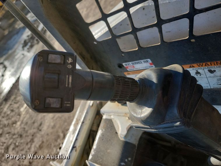 image for item JW9567 2002 Bobcat 763  skid steer loader