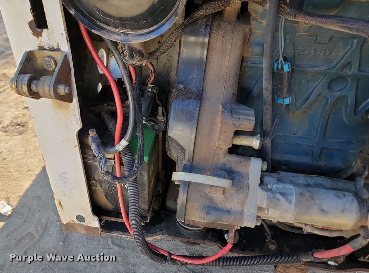 image for item JW9567 2002 Bobcat 763  skid steer loader