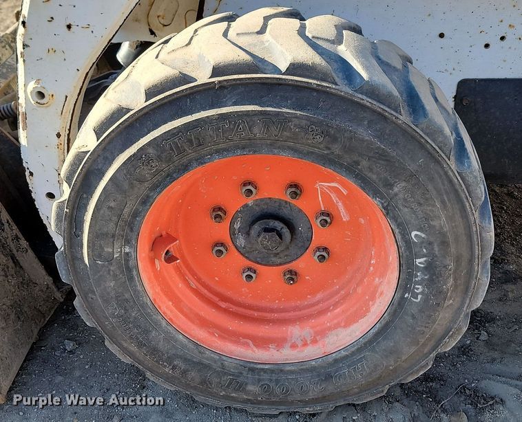 image for item JW9567 2002 Bobcat 763  skid steer loader