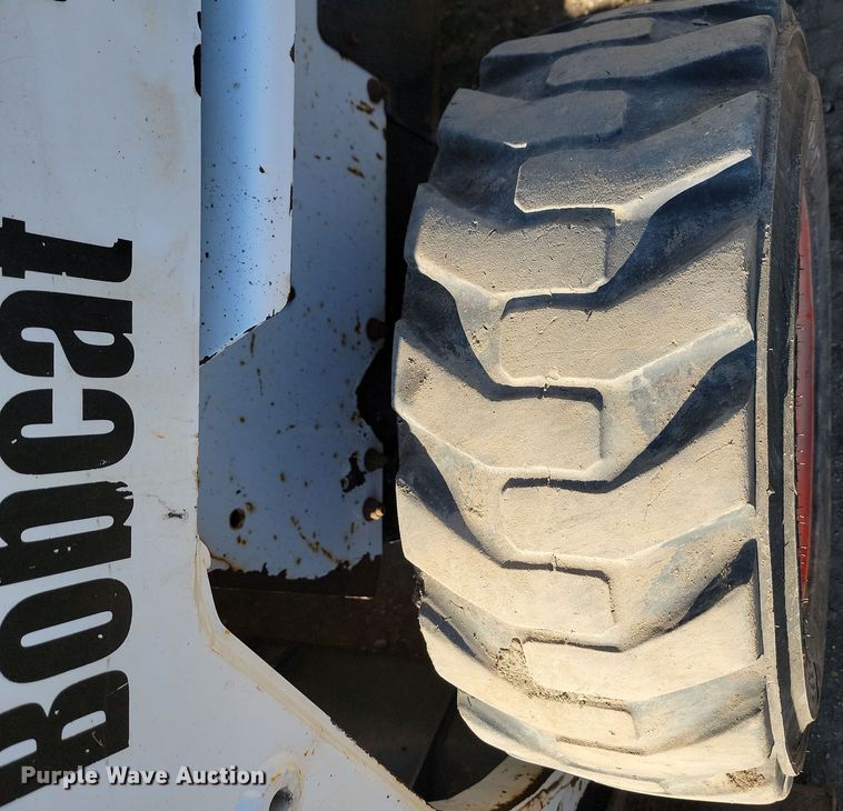 image for item JW9567 2002 Bobcat 763  skid steer loader