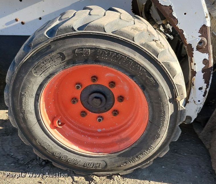 image for item JW9567 2002 Bobcat 763  skid steer loader