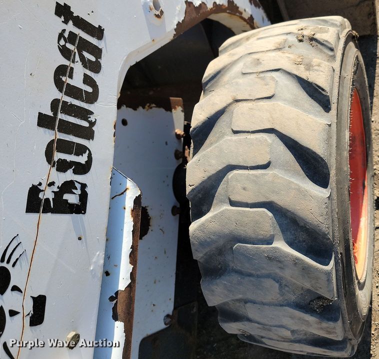 image for item JW9567 2002 Bobcat 763  skid steer loader