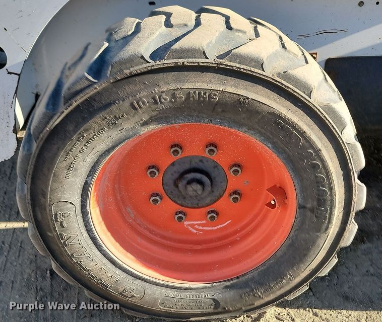 image for item JW9567 2002 Bobcat 763  skid steer loader