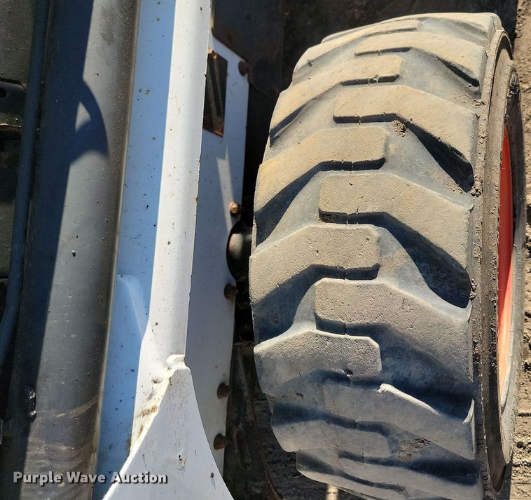 image for item JW9567 2002 Bobcat 763  skid steer loader