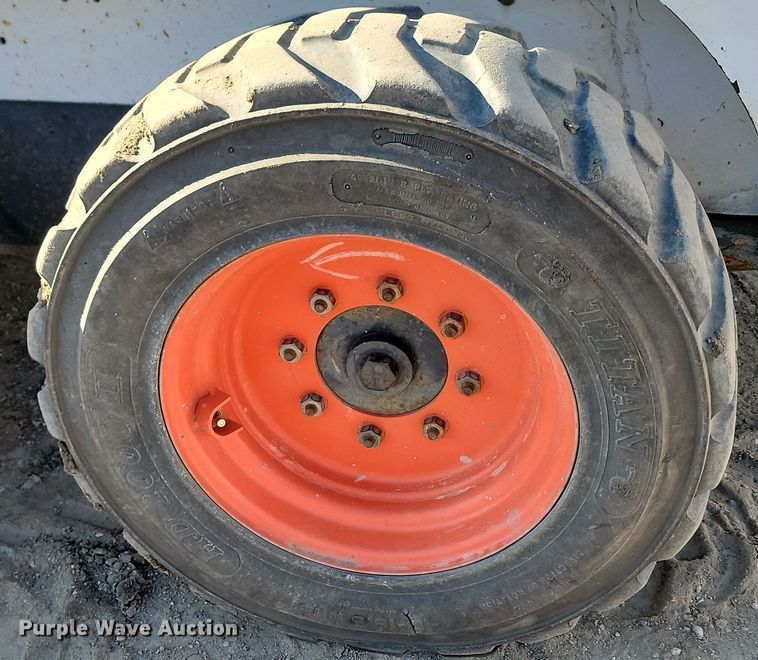 image for item JW9567 2002 Bobcat 763  skid steer loader