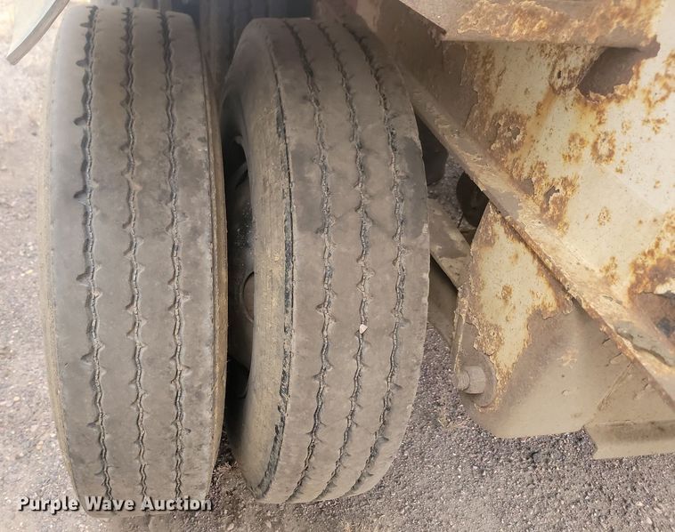 image for item JW9571 2011 Trail King TK60SSD-433  side dump trailer