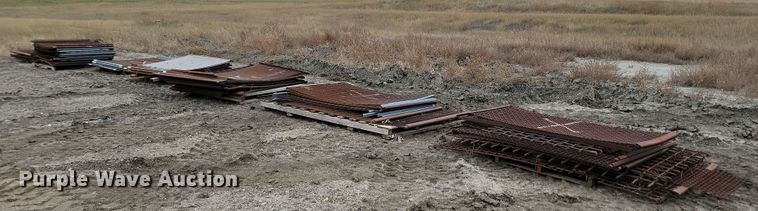 image for item JW9573 Approximately 115 aggregate screens